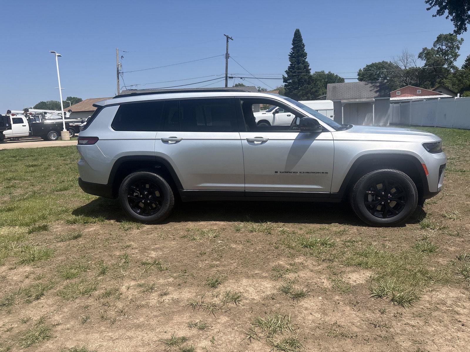 New 2026 Jeep Grand Cherokee L 4WD image 4