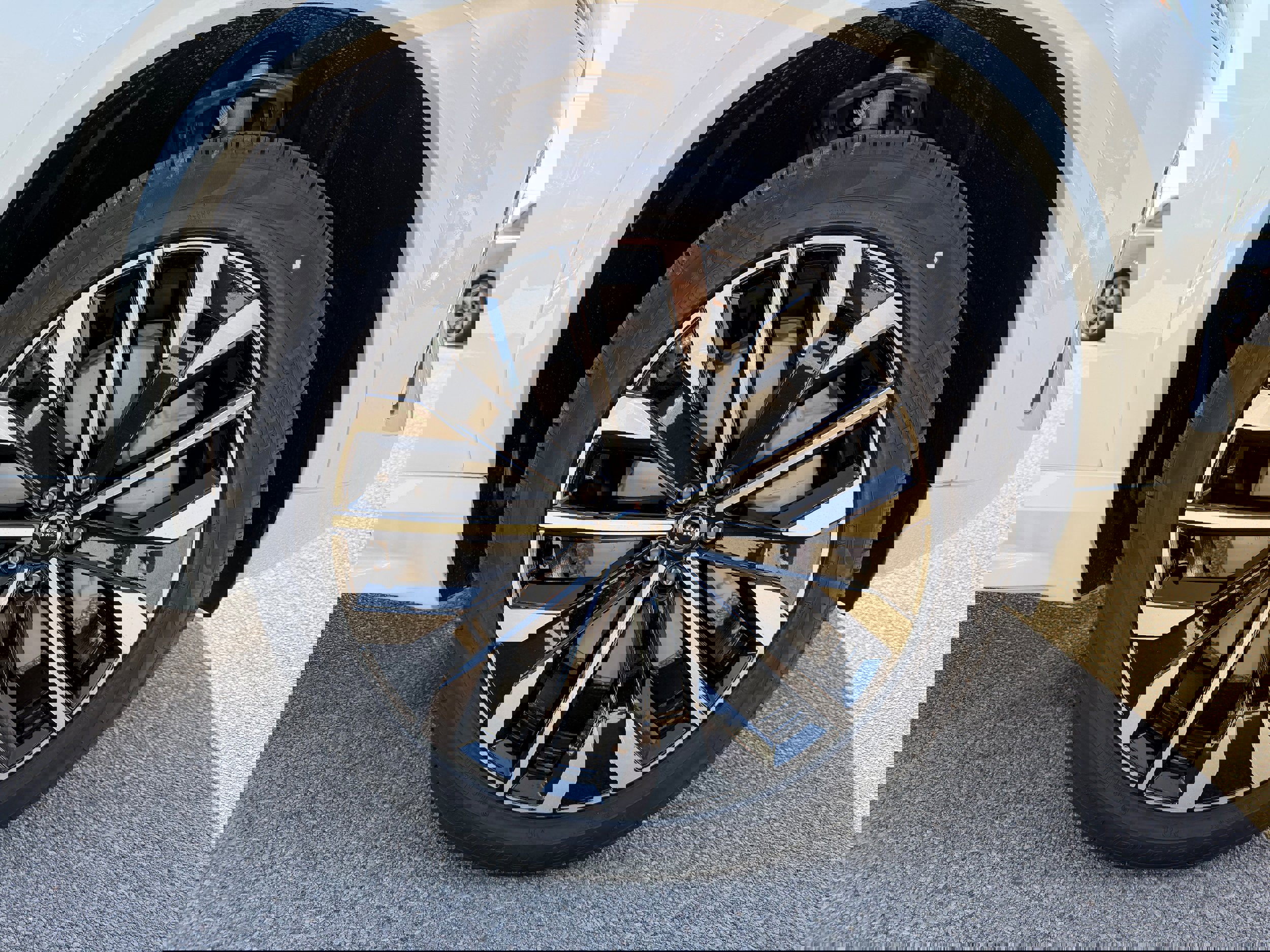 New 2026 Volvo XC90 T8 Core image 7