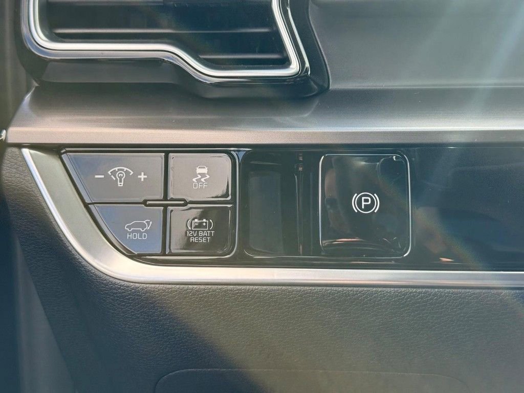Used 2025 Kia Sportage EX w/ EX Premium Package image 18