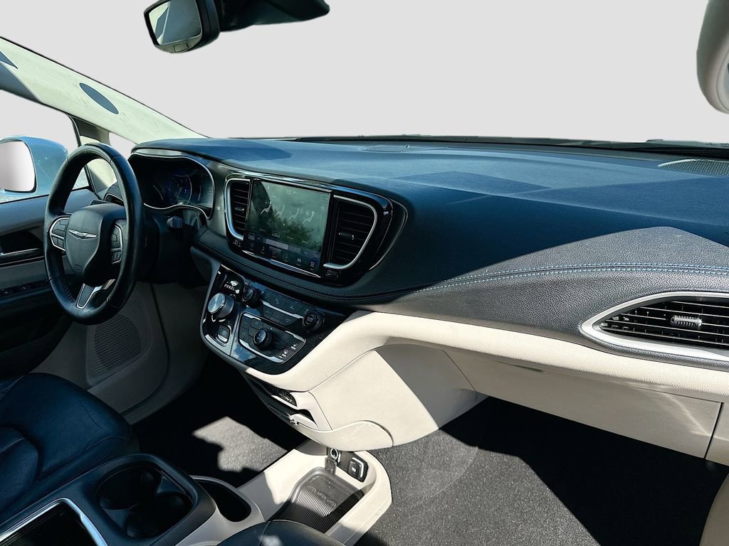 Used 2021 Chrysler Pacifica Touring-L image 30
