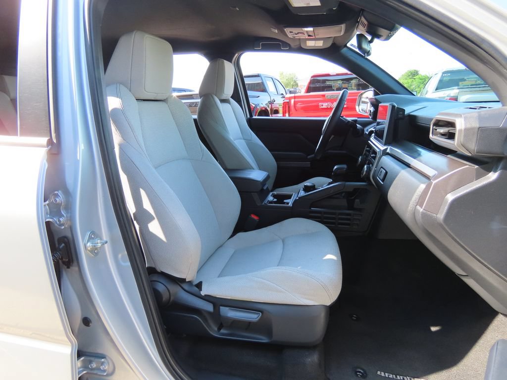 Used 2025 Toyota 4Runner SR5 AWD/4WD image 36