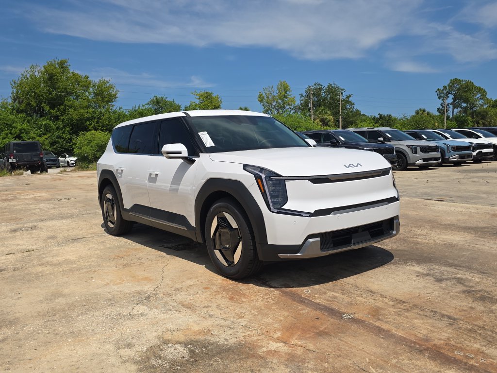 New 2026 Kia EV9 Light RWD image 2