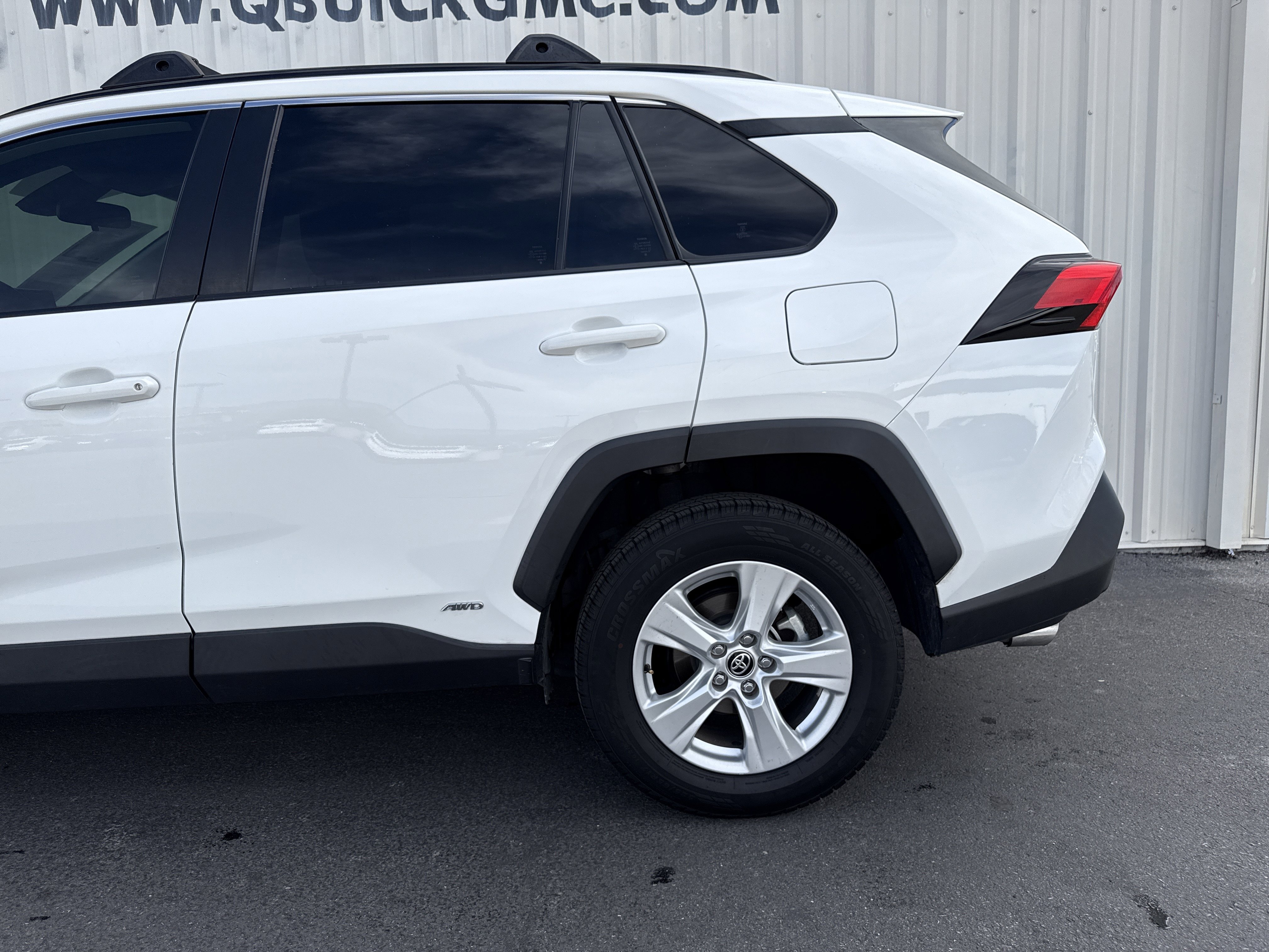 Used 2020 Toyota RAV4 LE image 2