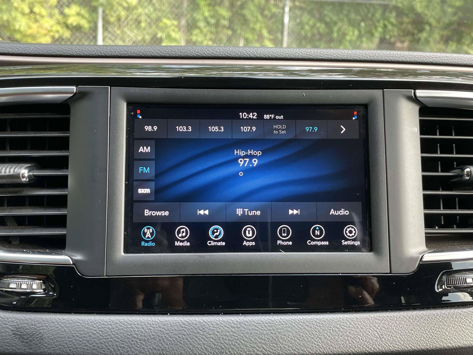 Used 2018 Chrysler Pacifica Touring FWD image 25