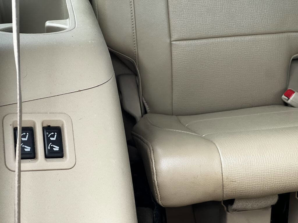 Used 2011 Nissan Armada Platinum image 22