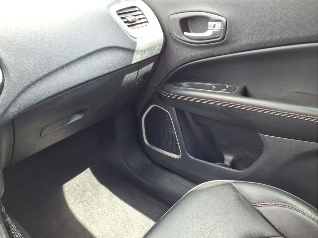 Used 2018 Jeep Compass Latitude w/ Popular Equipment Group AWD/4WD image 23