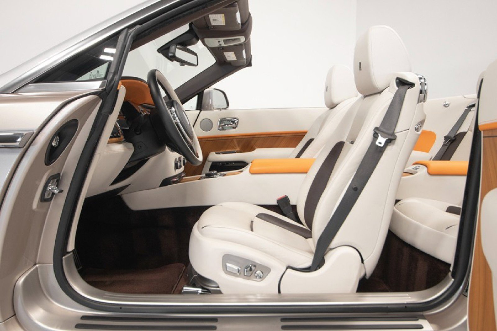 Used 2019 Rolls-Royce Dawn image 22