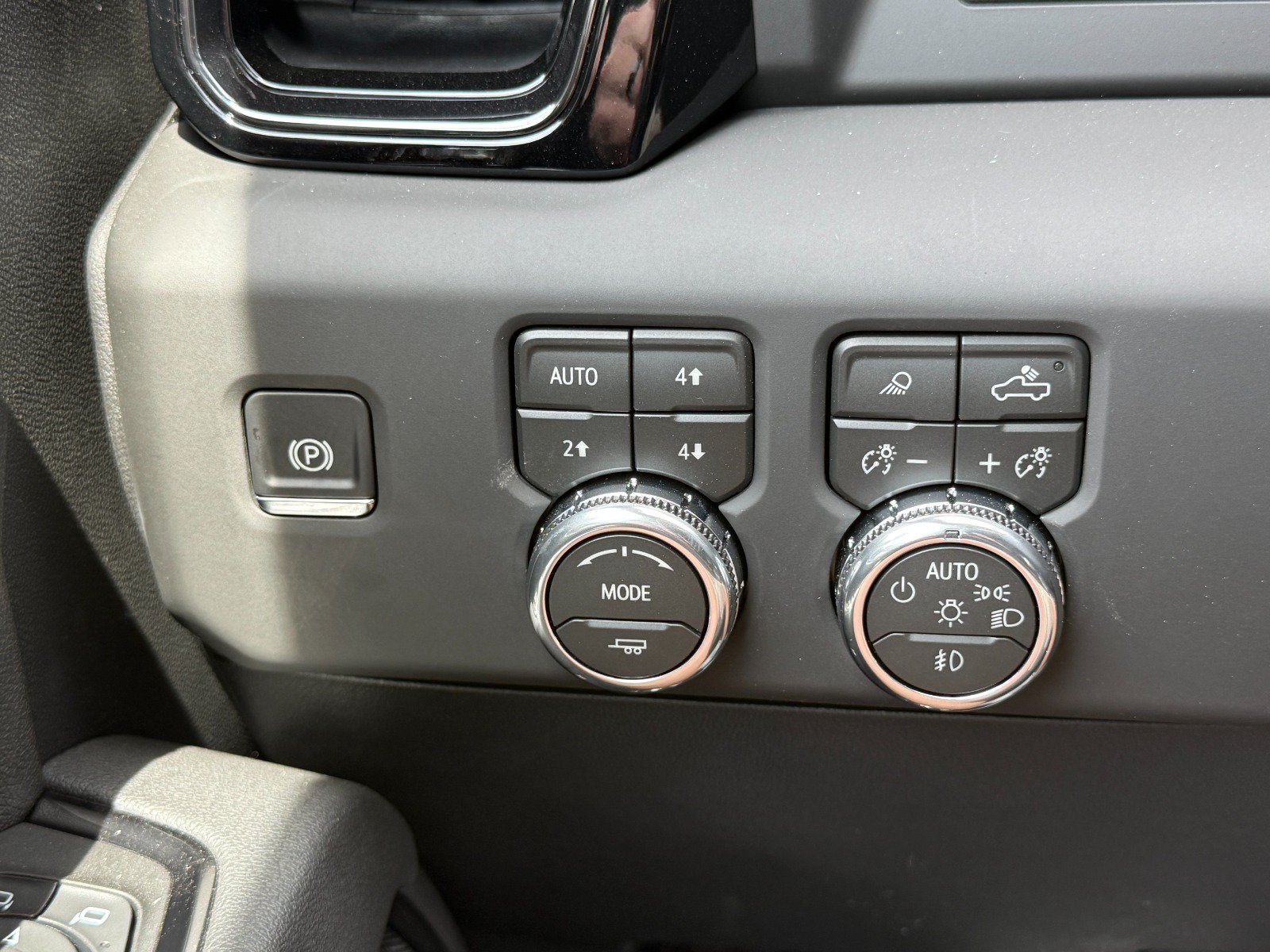New 2026 GMC Sierra 2500 AT4 w/ AT4 Preferred Package AWD/4WD image 32