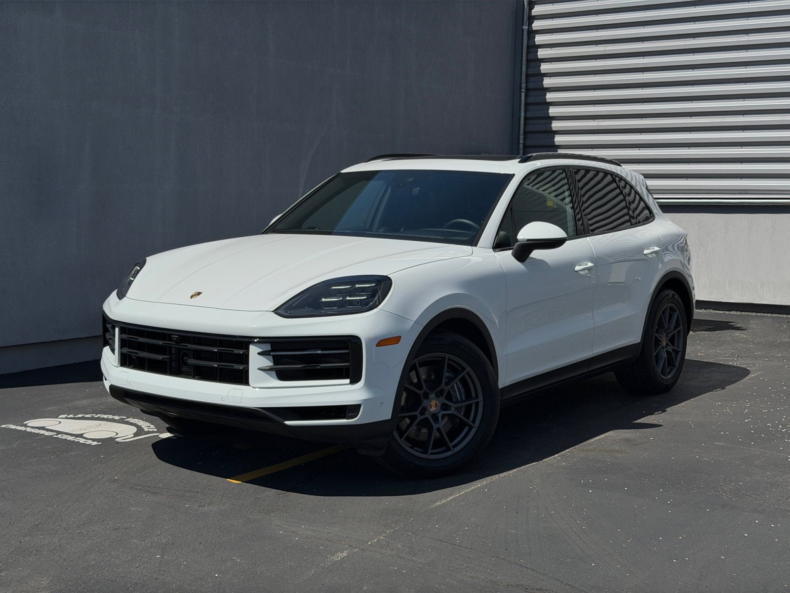 Certified 2025 Porsche Cayenne AWD/4WD image 1