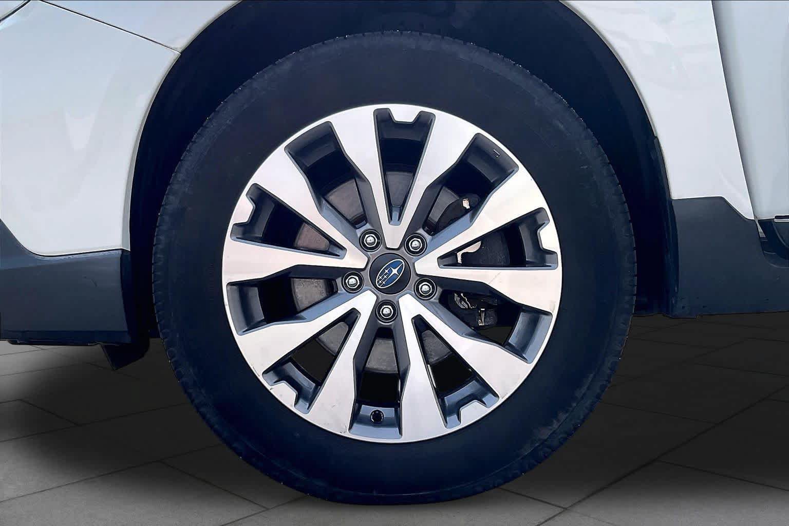 Used 2019 Subaru Outback 3.6R Touring AWD/4WD image 10