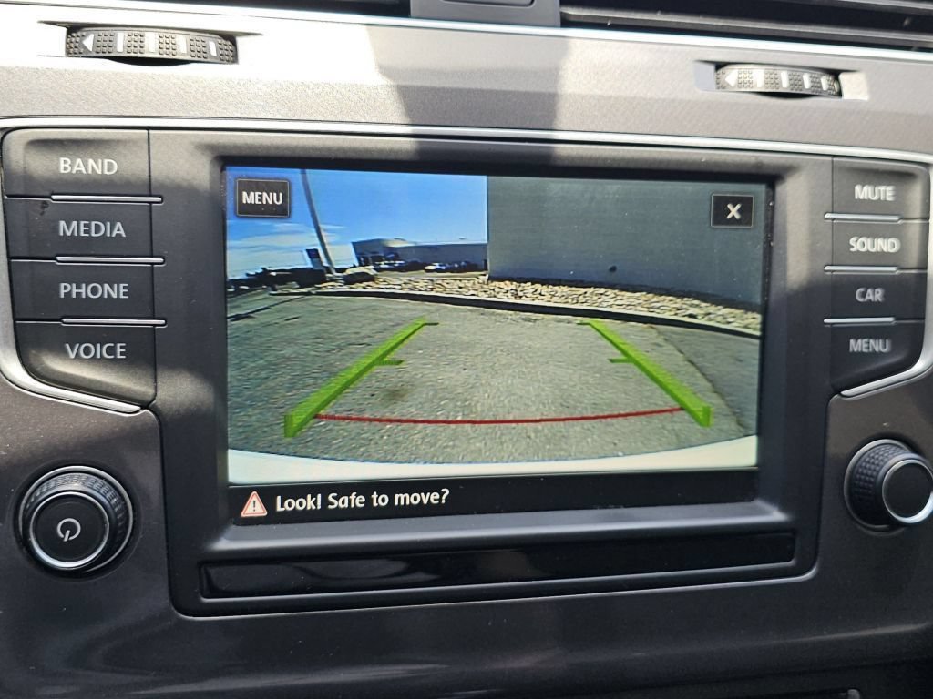Used 2016 Volkswagen e-Golf SE w/ DC Fast Charging Package FWD image 8