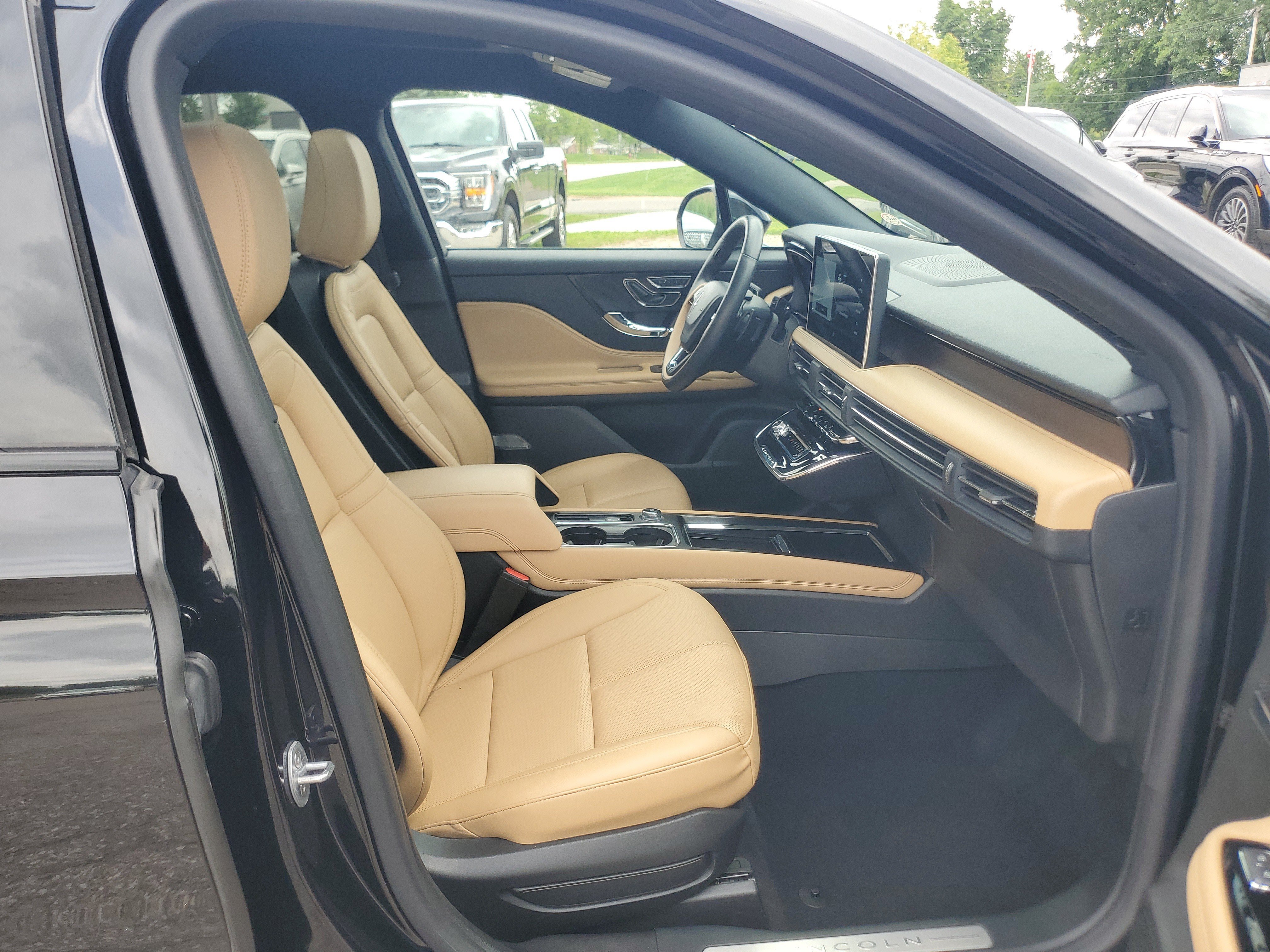 Certified 2023 Lincoln Corsair Reserve w/ Equipment Group 201A AWD/4WD image 9