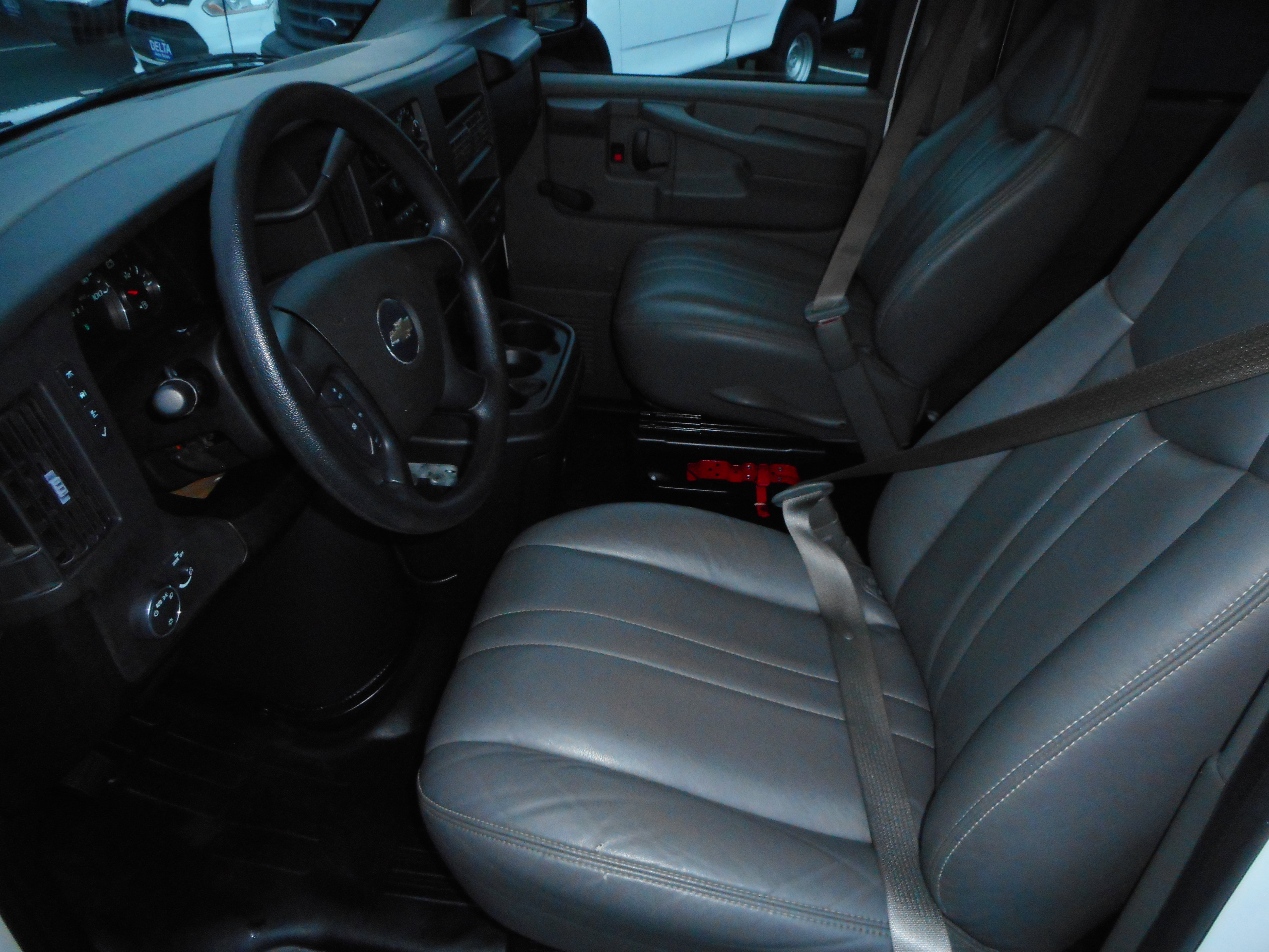 Used 2008 Chevrolet Express 3500 Passenger image 12