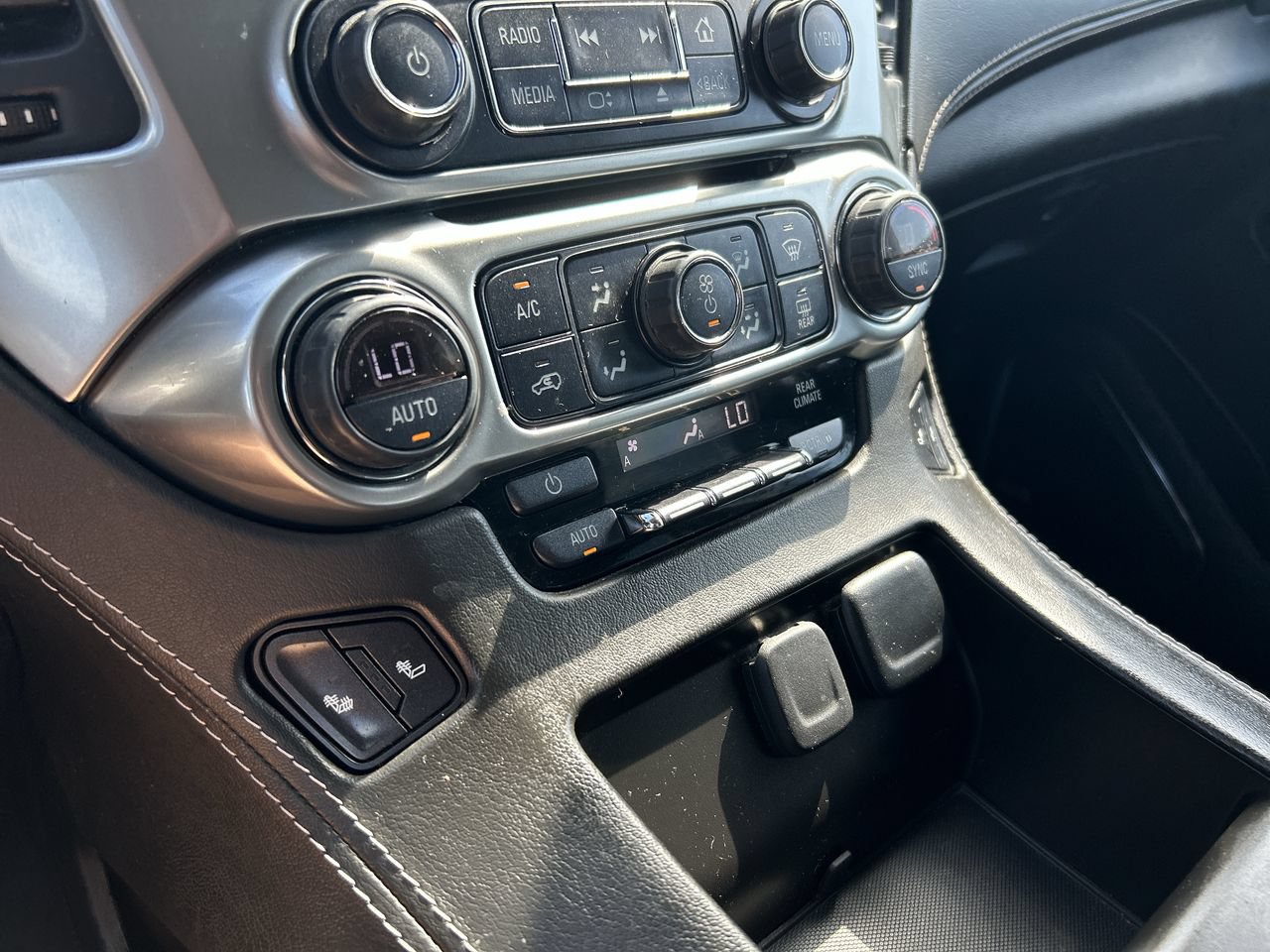Used 2020 Chevrolet Tahoe LT w/ Off-Road Package AWD/4WD image 29