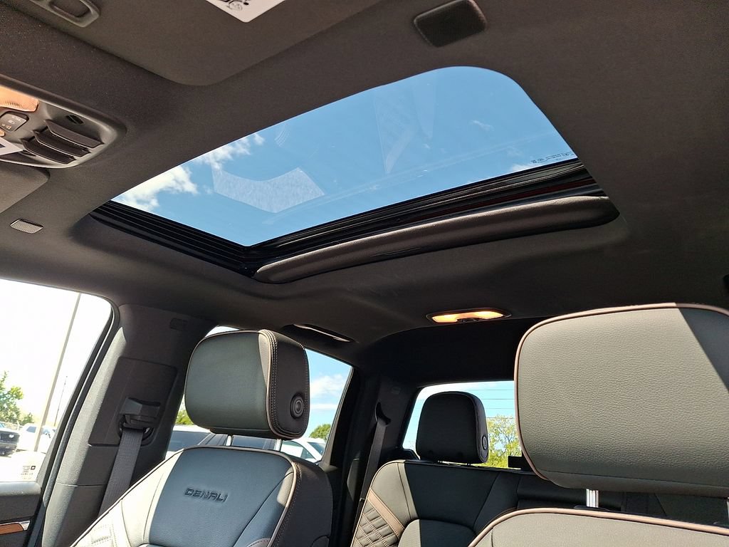 Used 2023 GMC Canyon Denali AWD/4WD image 16