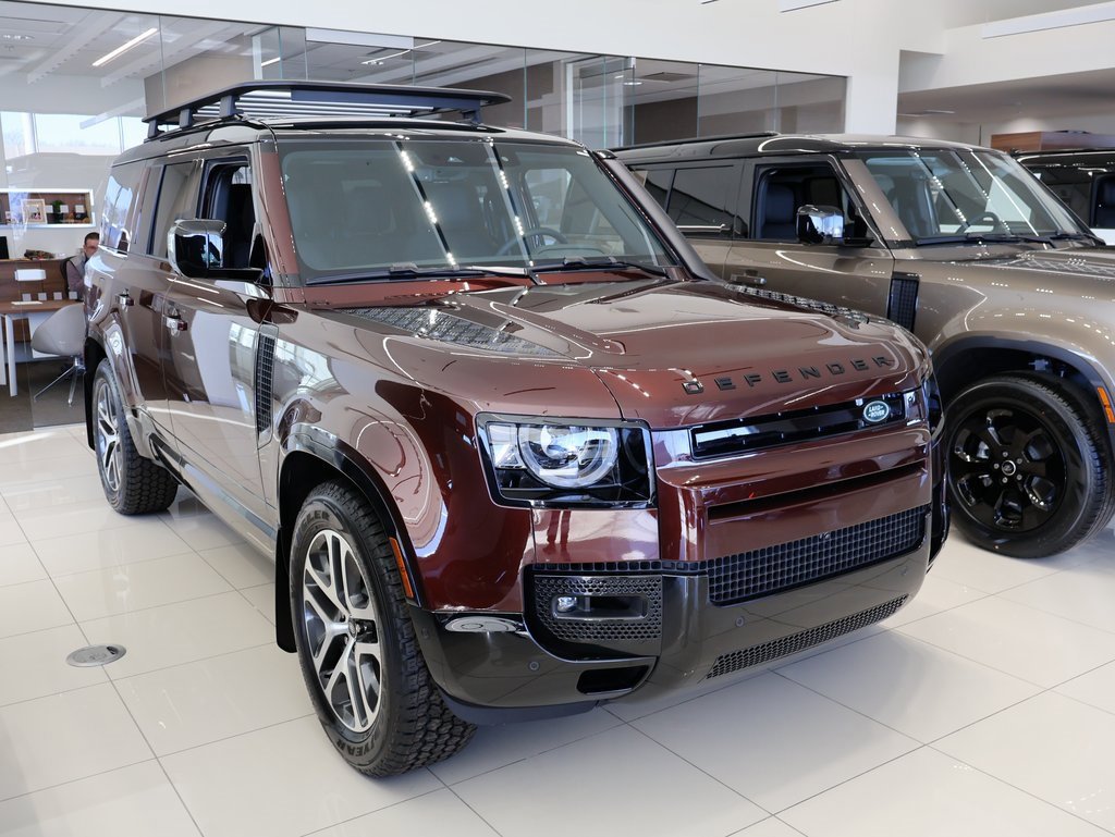 New 2025 Land Rover Defender 130 X-Dynamic SE image 4