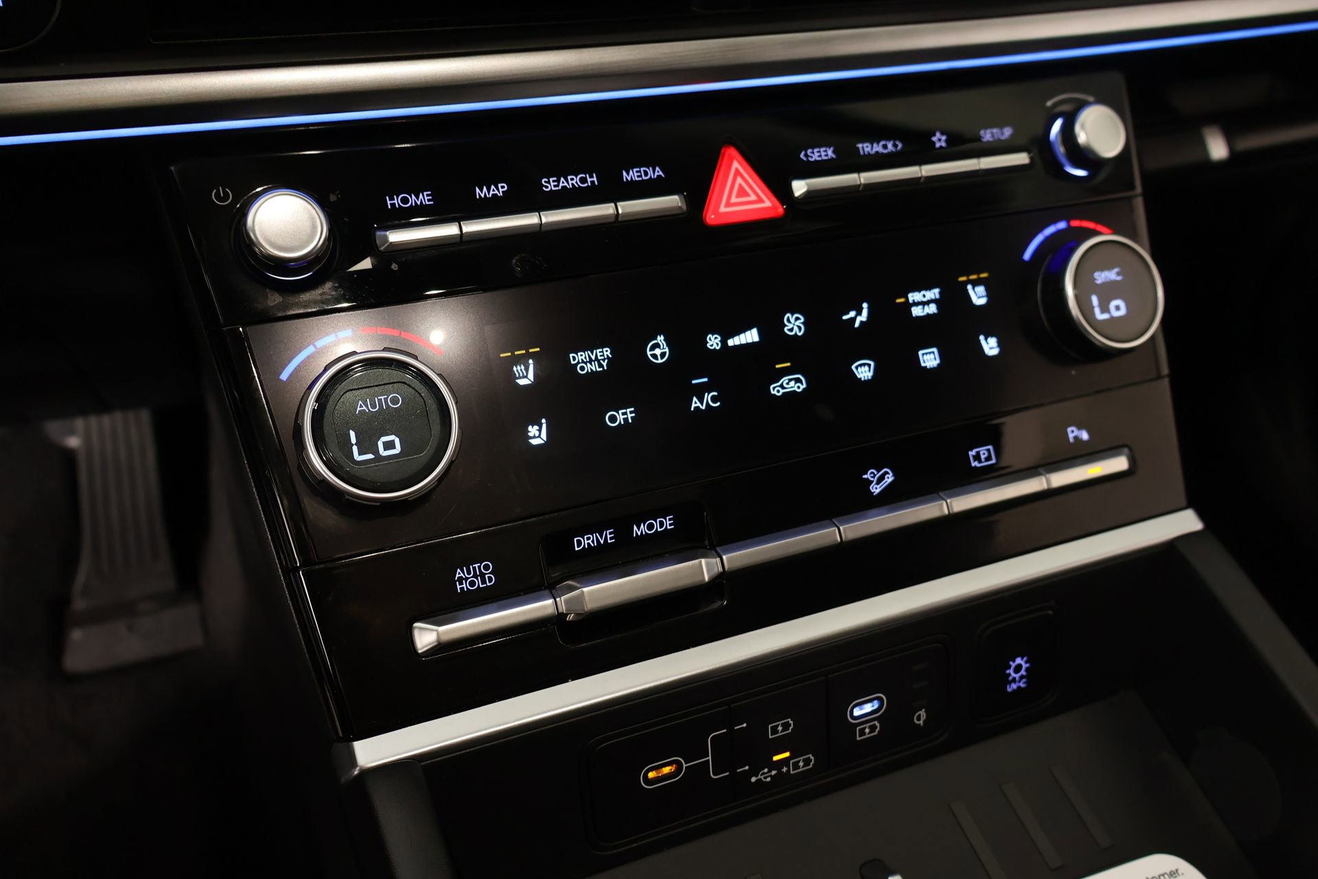 Certified 2025 Hyundai Santa Fe Limited image 8