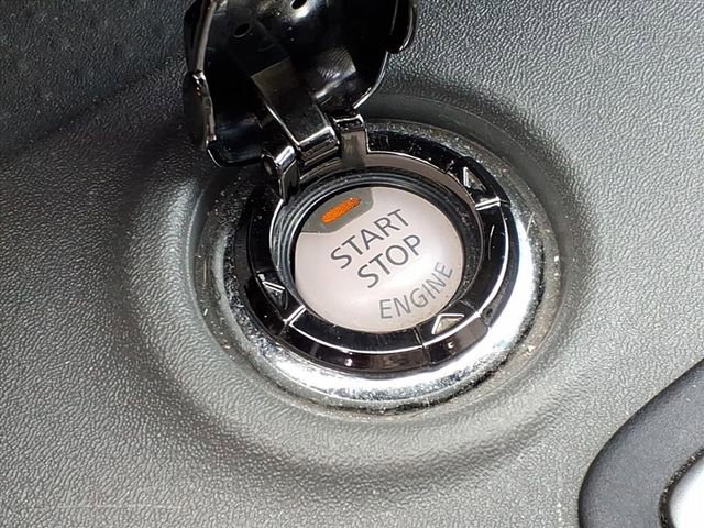 Used 2021 Nissan Frontier SV w/ Midnight Edition Floor Mats image 7