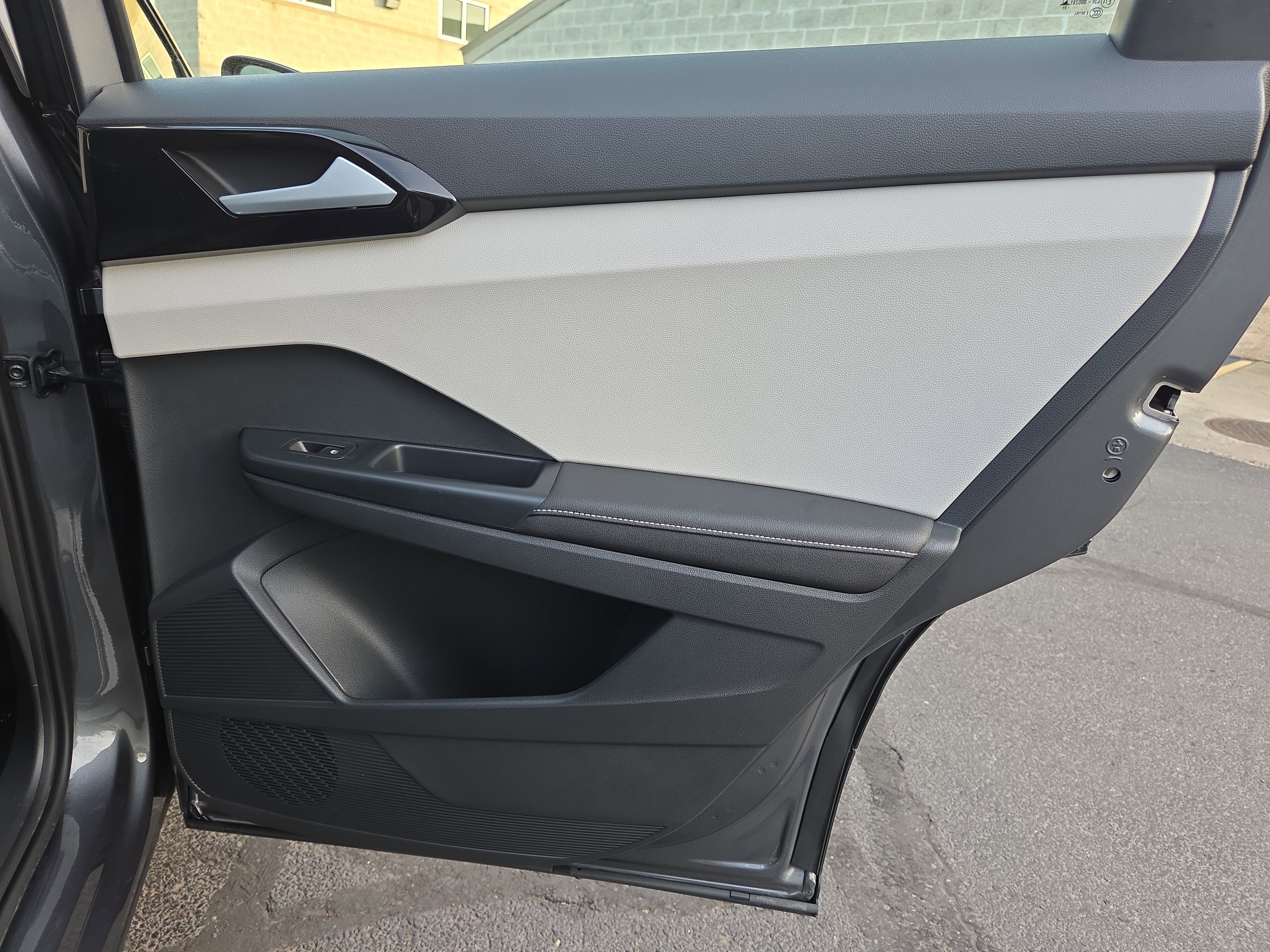 Certified 2025 Volkswagen Taos S image 28