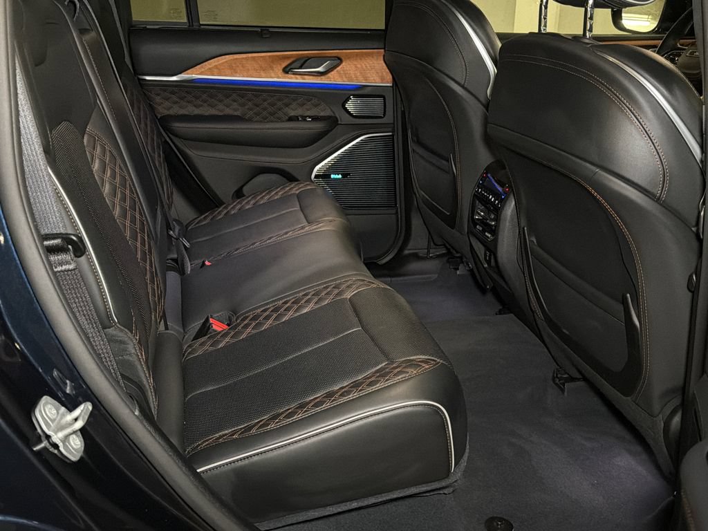 Used 2022 Jeep Grand Cherokee Summit AWD/4WD image 14