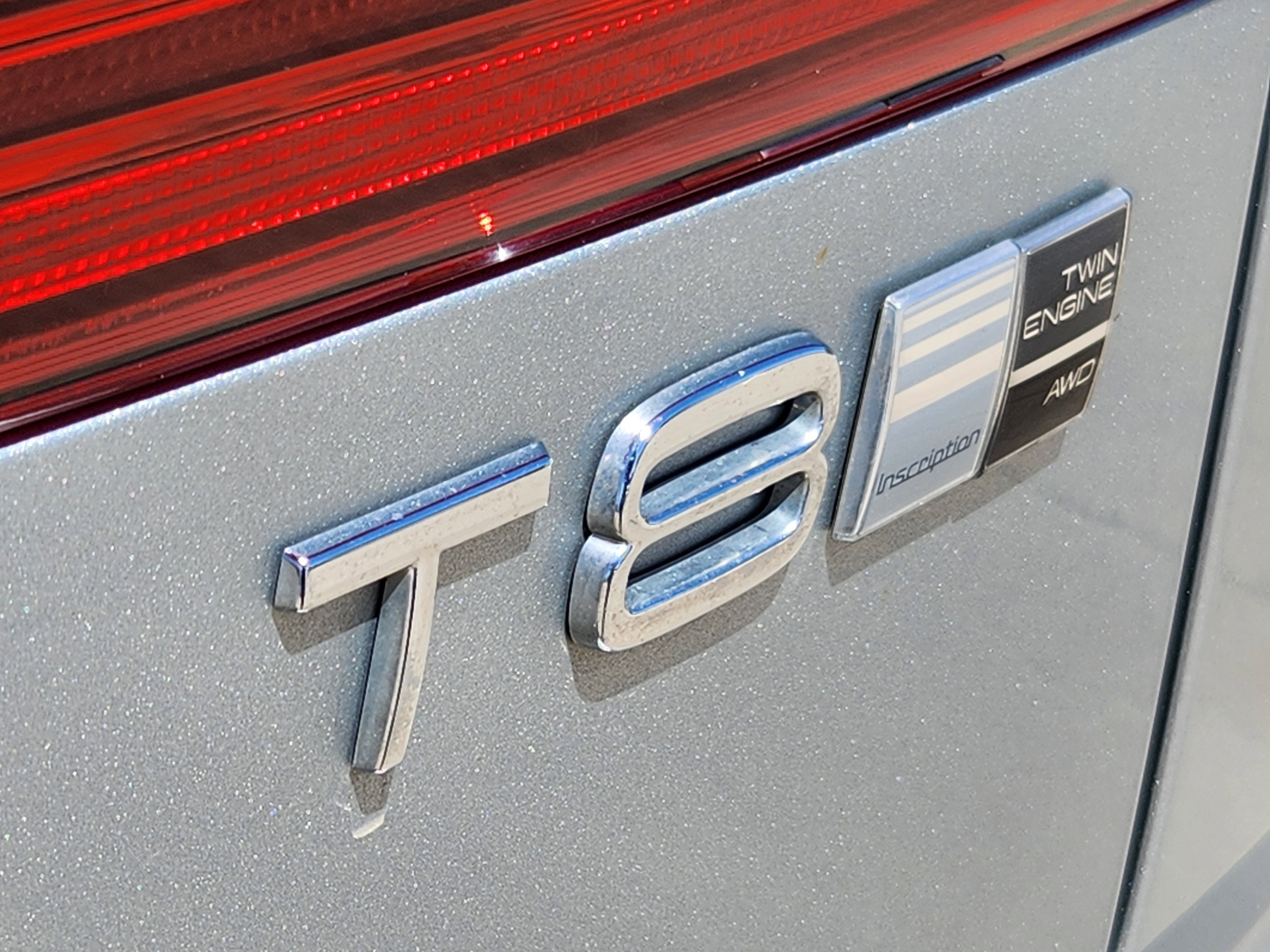 Used 2018 Volvo XC60 T8 Inscription w/ Luxury Seat Package AWD/4WD image 9