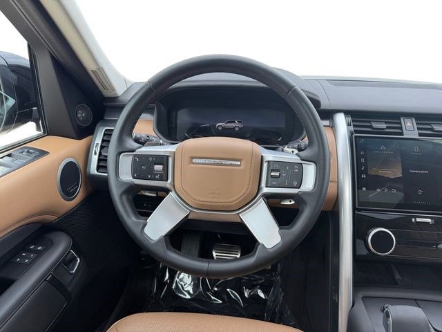 Used 2025 Land Rover Discovery Metropolitan Edition AWD/4WD image 15