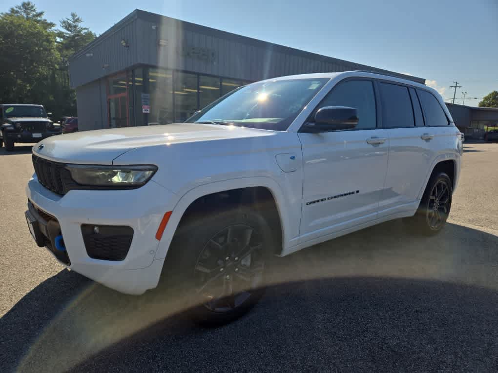 Used 2023 Jeep Grand Cherokee 30th Anniversary AWD/4WD image 8