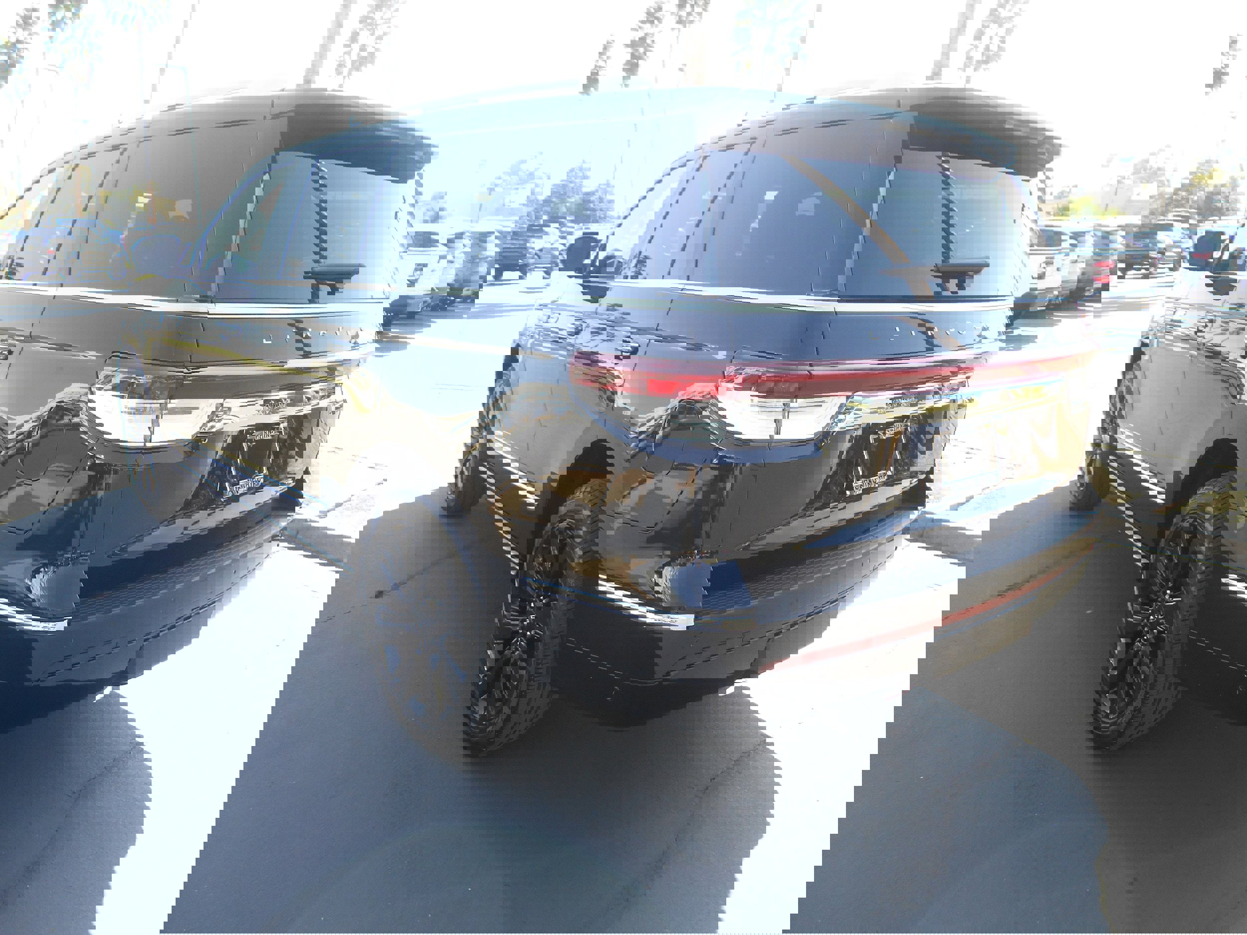 Used 2024 Lincoln Navigator Reserve image 3