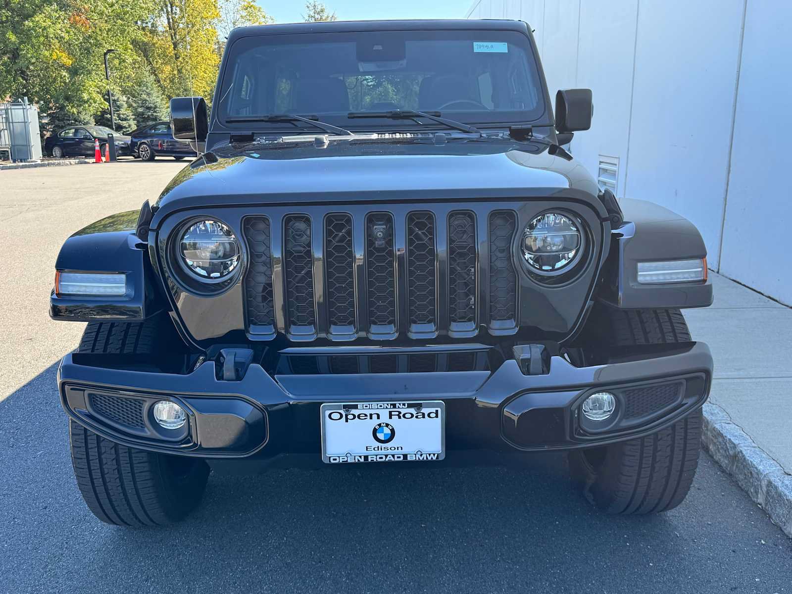 Used 2022 Jeep Wrangler Unlimited Sahara AWD/4WD image 2