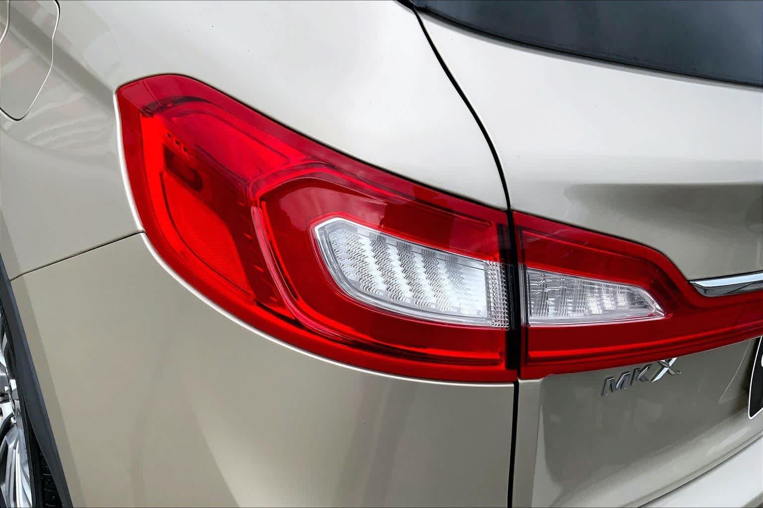 Used 2017 Lincoln MKX Reserve w/ Lincoln MKX Climate Package FWD image 27