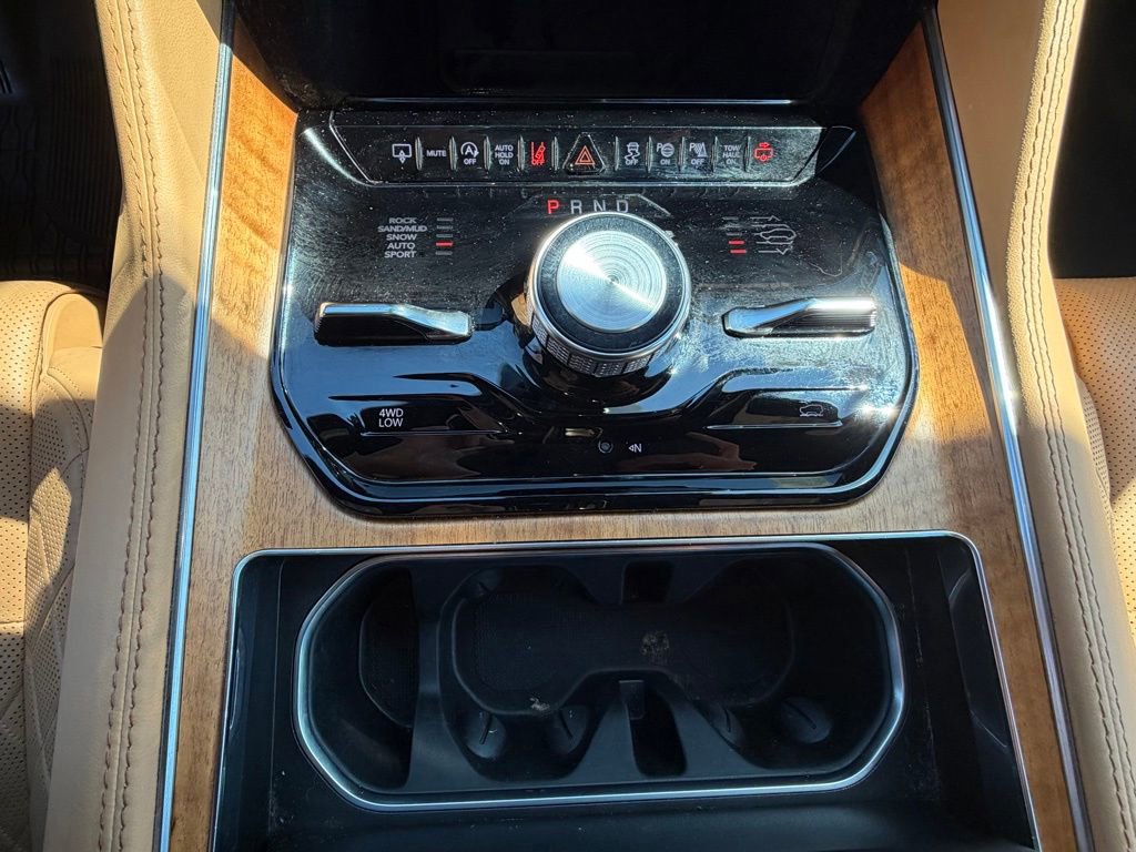 Certified 2025 Jeep Grand Wagoneer L Series III w/ Rear Seat Video Group 1 image 27