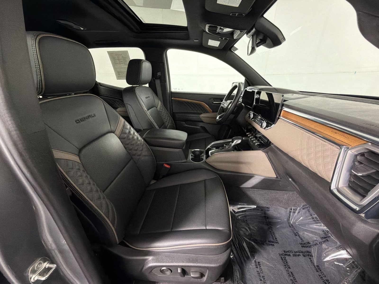 Used 2024 GMC Canyon Denali AWD/4WD image 28