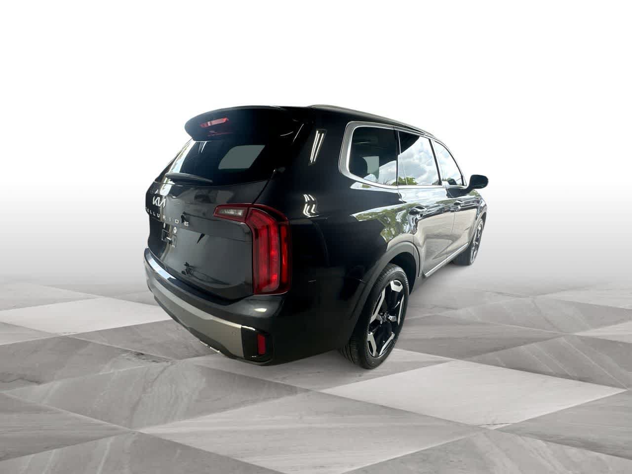 Used 2025 Kia Telluride S FWD image 8