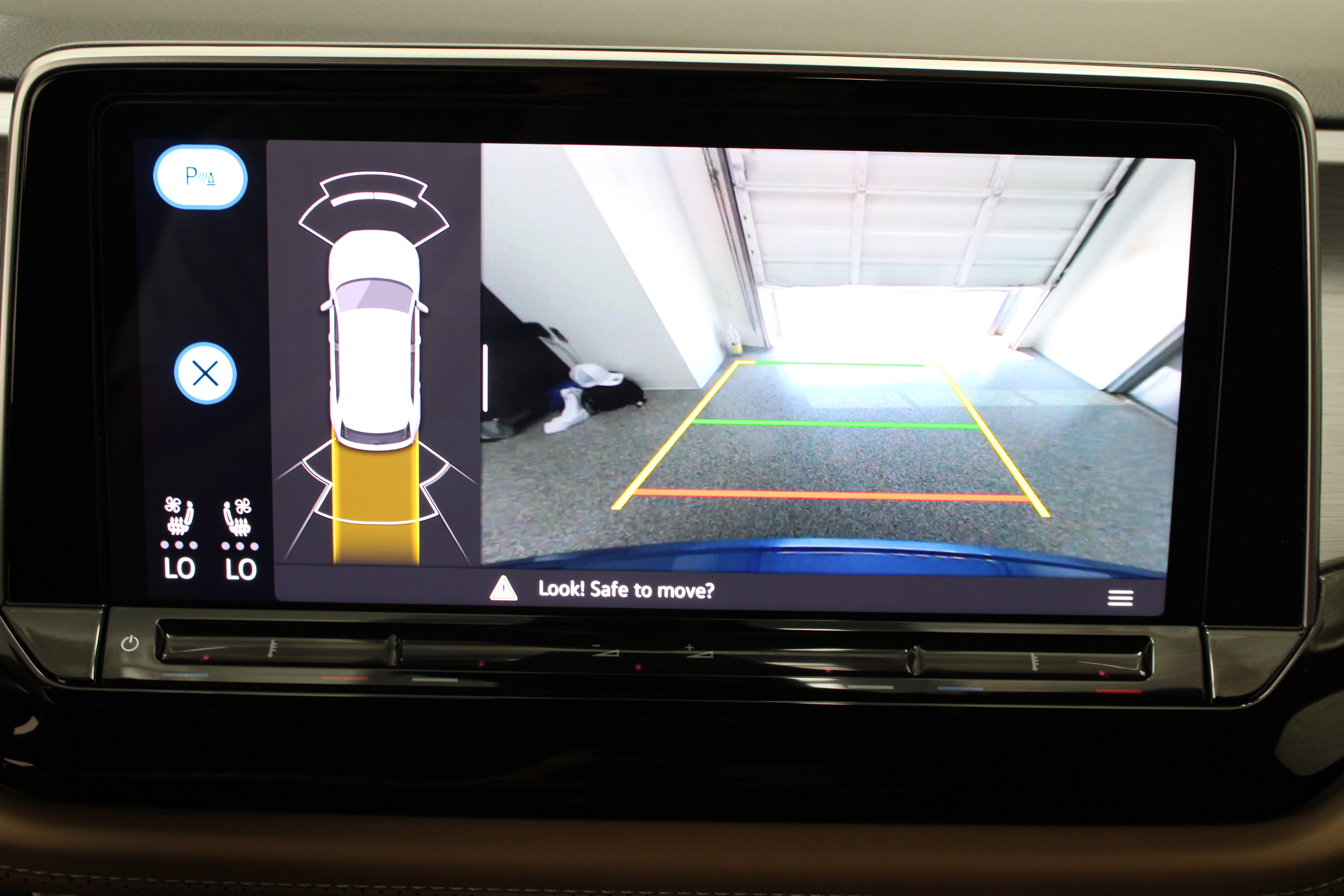 Used 2024 Volkswagen Atlas Cross Sport SE FWD image 21