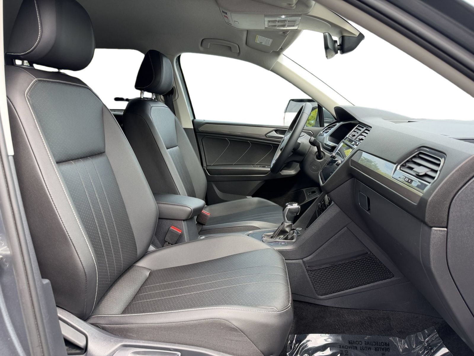 Used 2023 Volkswagen Tiguan SE FWD image 23