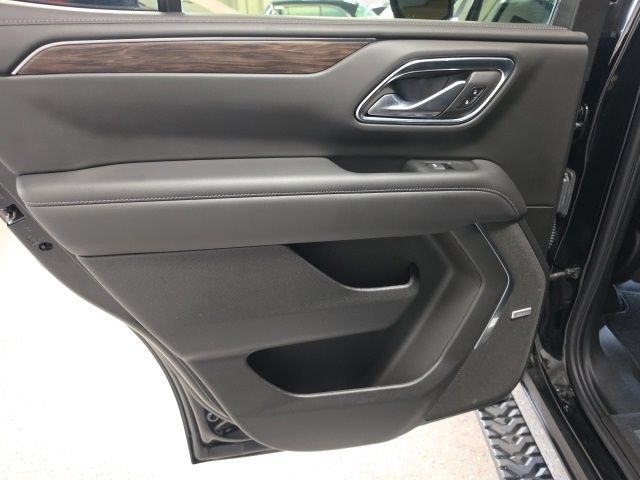 Used 2021 Chevrolet Tahoe Z71 w/ Rear Media and Nav Package AWD/4WD image 18