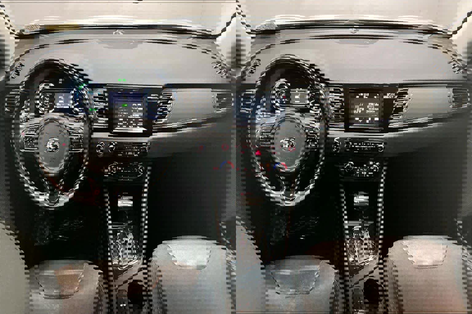 Used 2019 Kia Niro EX image 18