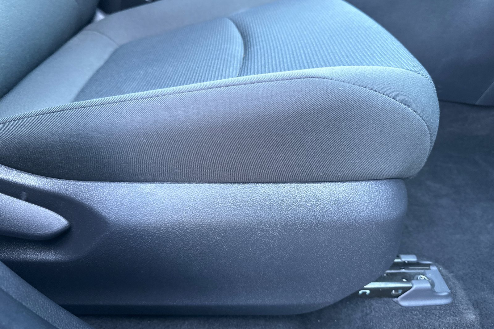 Used 2022 Toyota RAV4 LE image 22