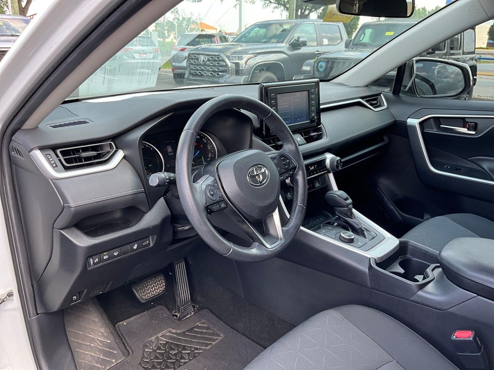 Used 2019 Toyota RAV4 XLE w/ Convenience Package AWD/4WD image 16