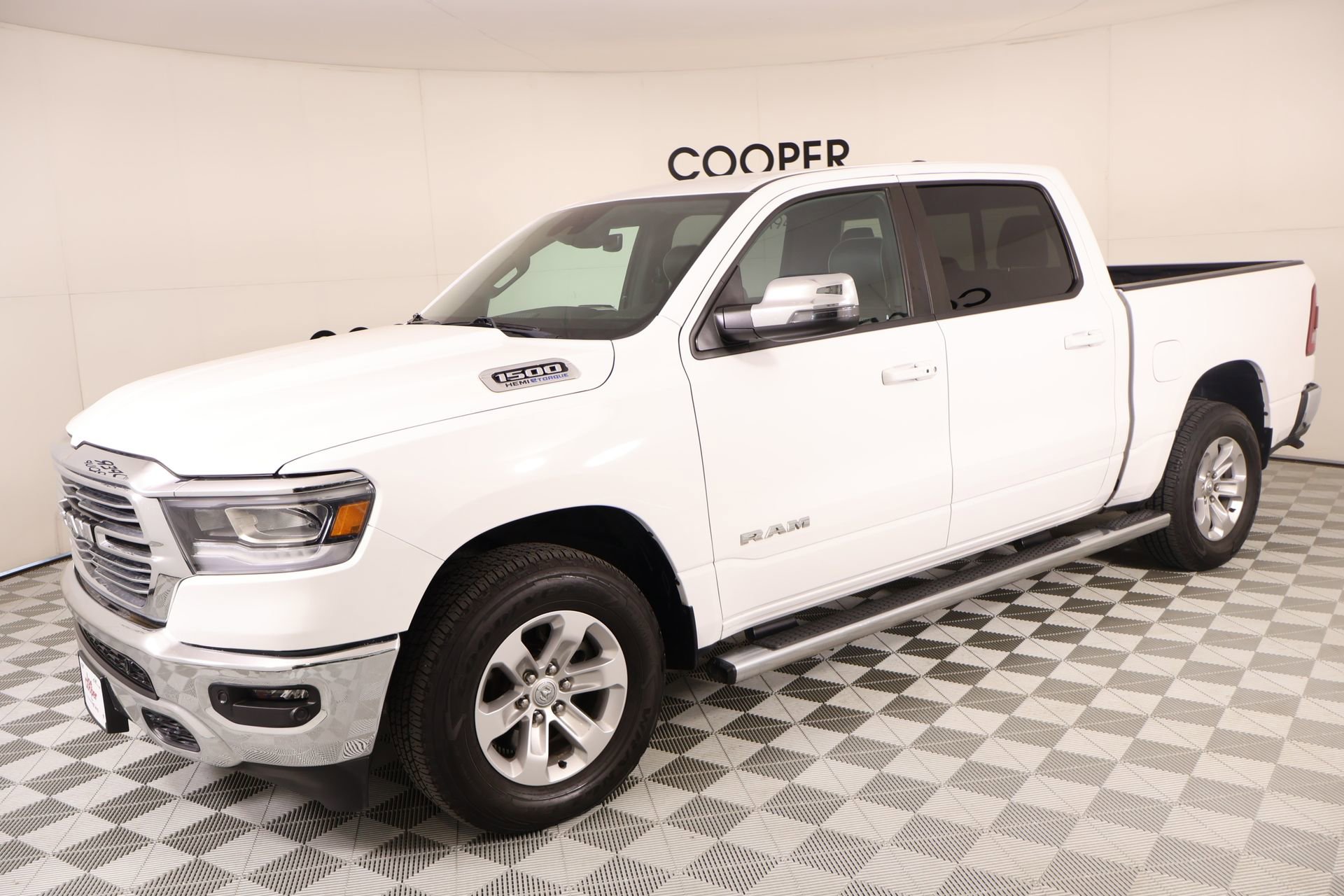 Used 2023 RAM 1500 Laramie AWD/4WD image 11