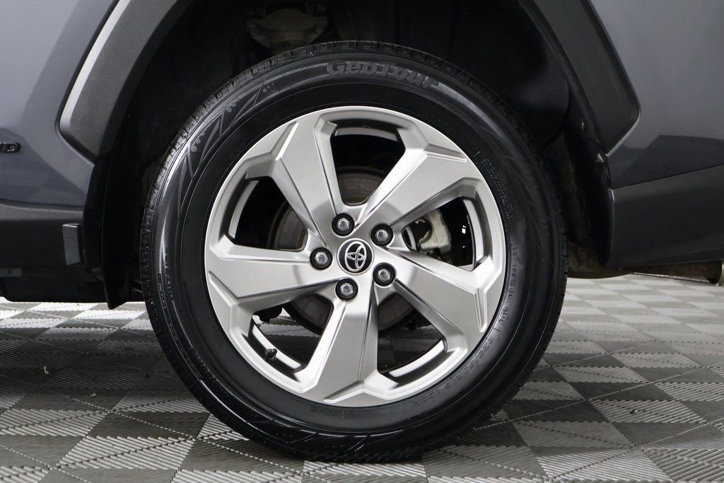 Used 2020 Toyota RAV4 Limited image 16