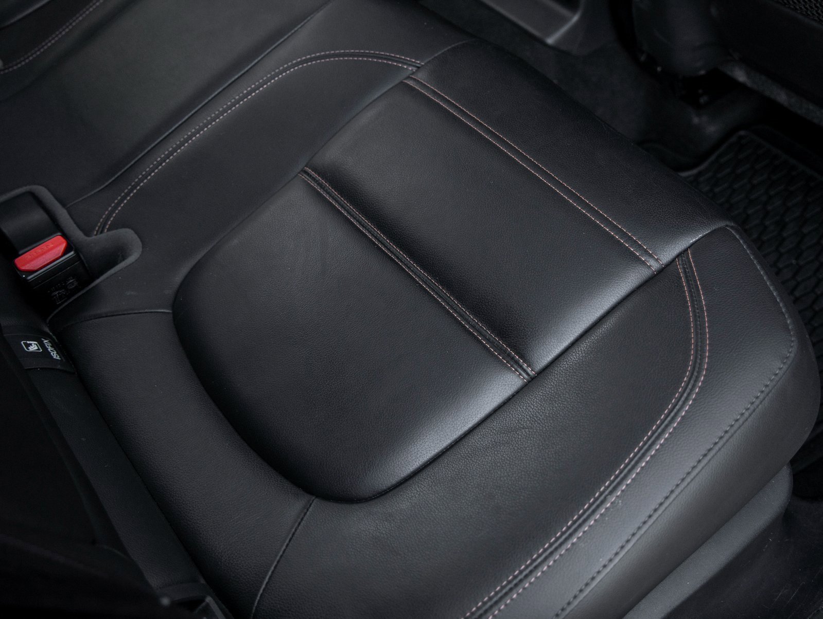 Used 2019 Jaguar F-PACE Prestige image 33