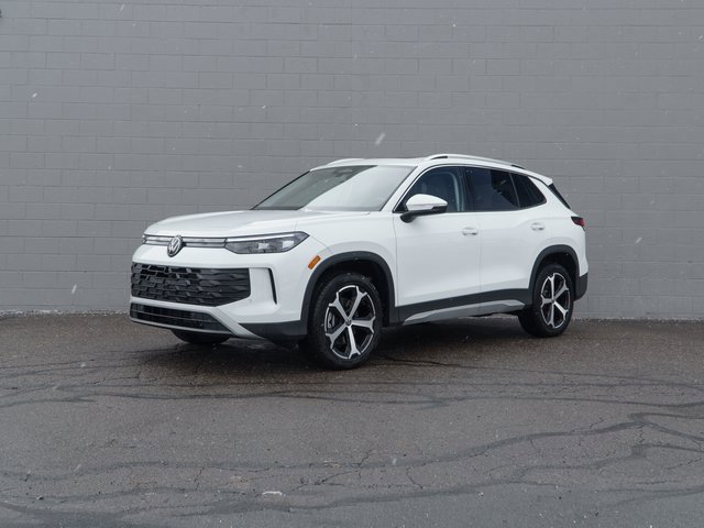 Used 2025 Volkswagen Tiguan SE w/ Panoramic Sunroof Package