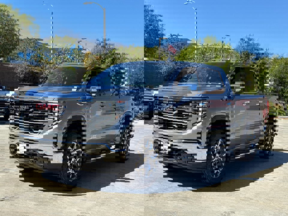 Used 2026 GMC Sierra 1500 SLT w/ SLT Premium Plus Package image 4