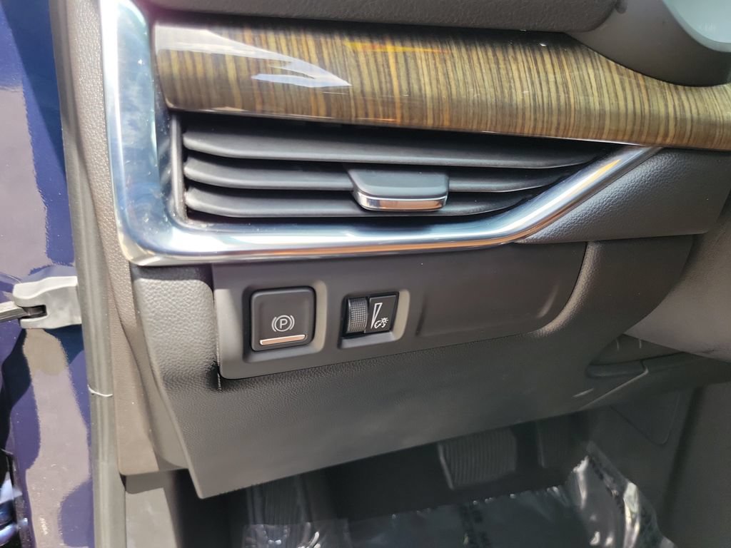 Used 2021 Cadillac XT4 Premium Luxury FWD image 18
