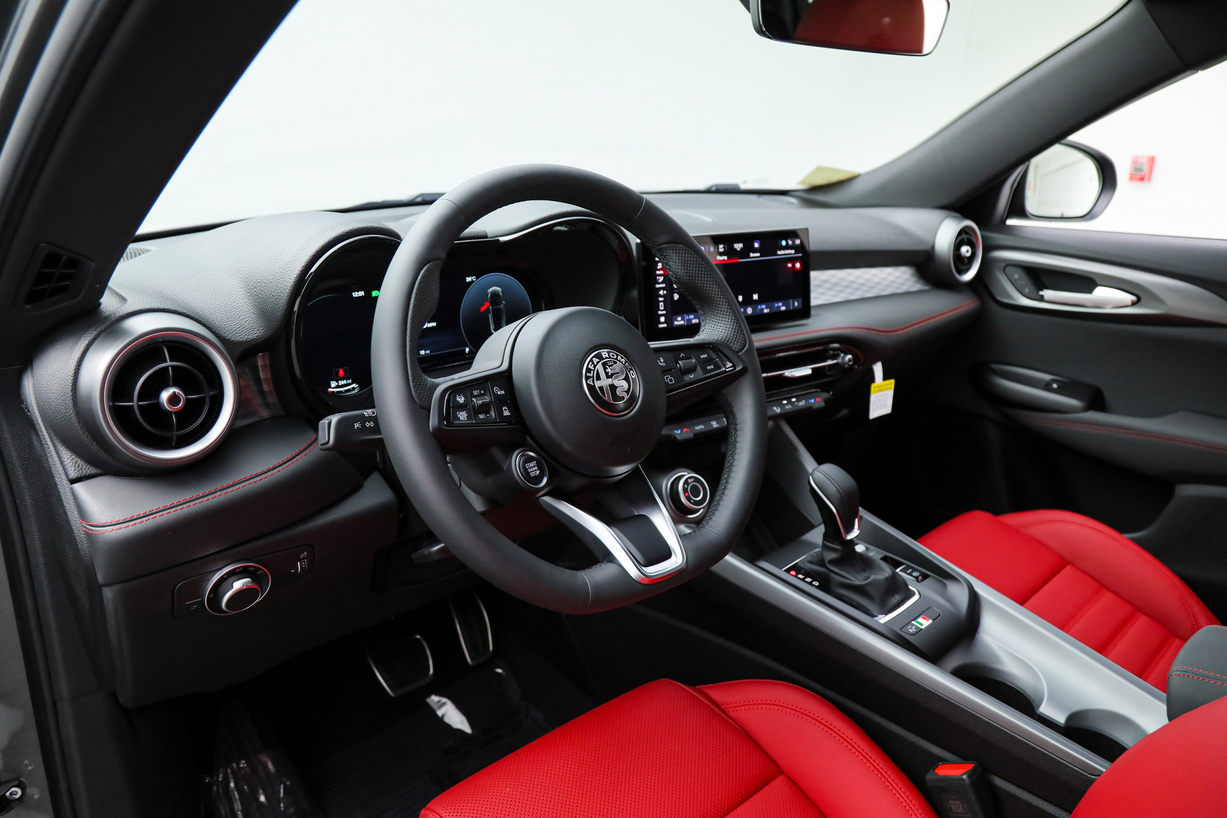 New 2026 Alfa Romeo Tonale Sprint w/ Red Premium Package image 17