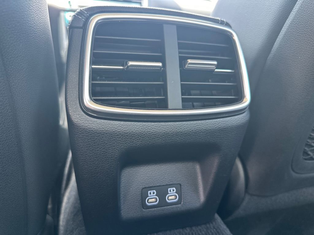 Used 2025 Genesis G70 2.5T image 21