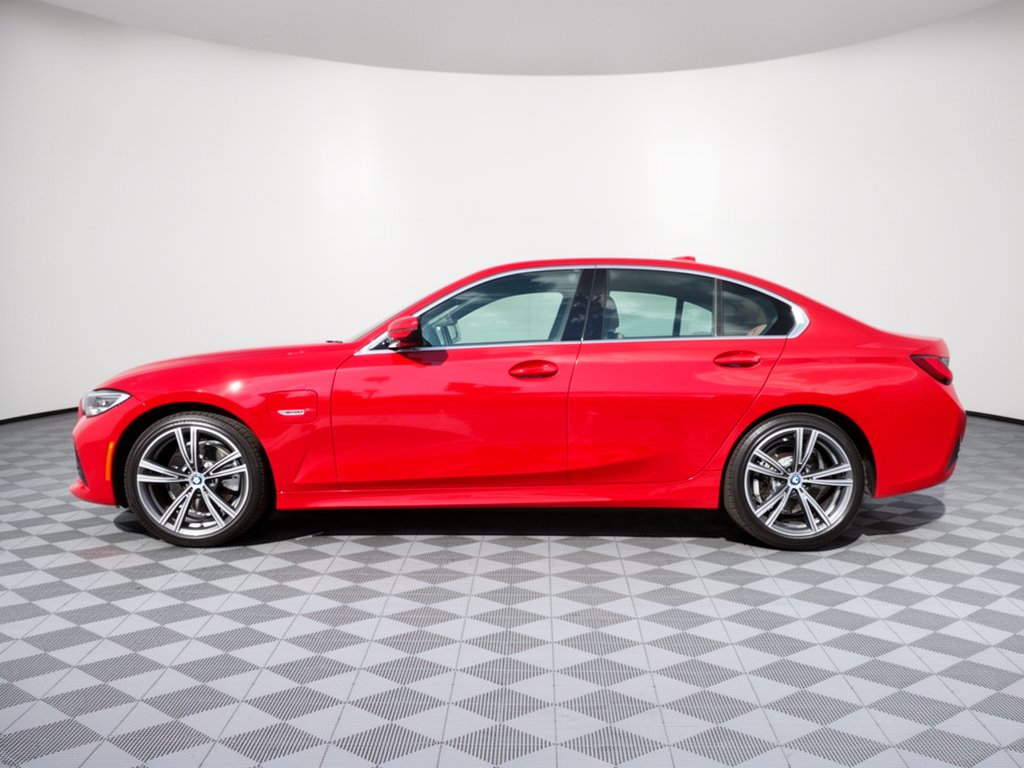 Used 2022 BMW 330e xDrive w/ Premium Package AWD/4WD image 2