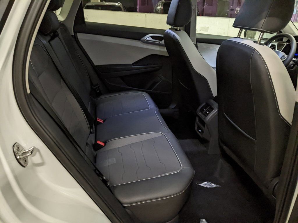 New 2025 Volkswagen Taos SE image 25