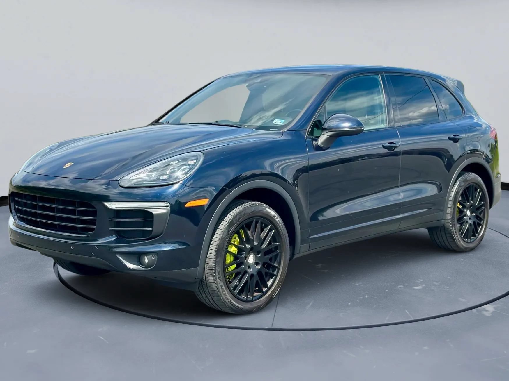 Used 2016 Porsche Cayenne S AWD/4WD image 2